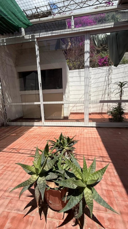 CASA DE 2 DORMITORIOS A MODERNIZAR,  ¡OPORTUNIDAD!