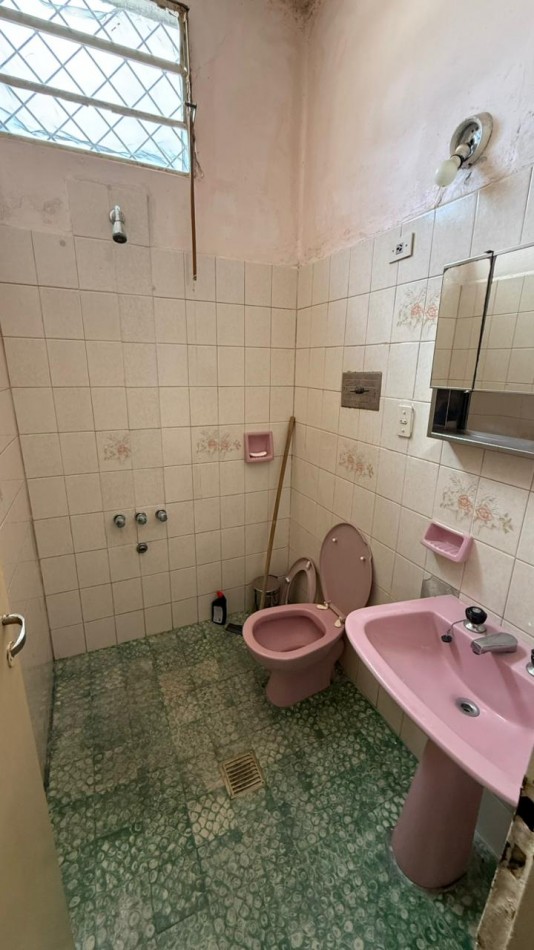 CASA DE 2 DORMITORIOS A MODERNIZAR,  ¡OPORTUNIDAD!