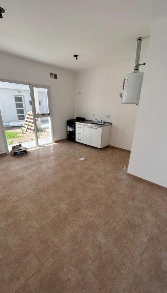 MONOAMBIENTE CON COCHERA EN ORO VERDE.