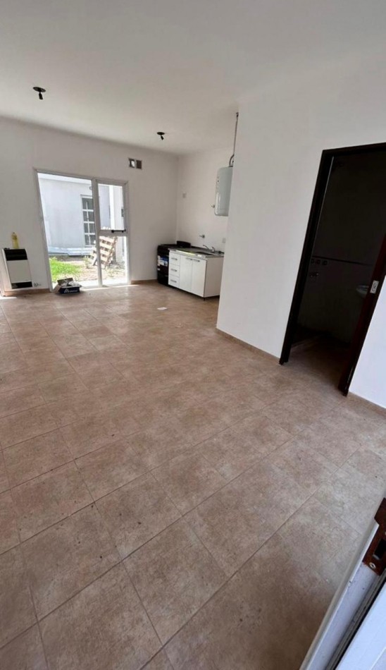 MONOAMBIENTE CON COCHERA EN ORO VERDE.