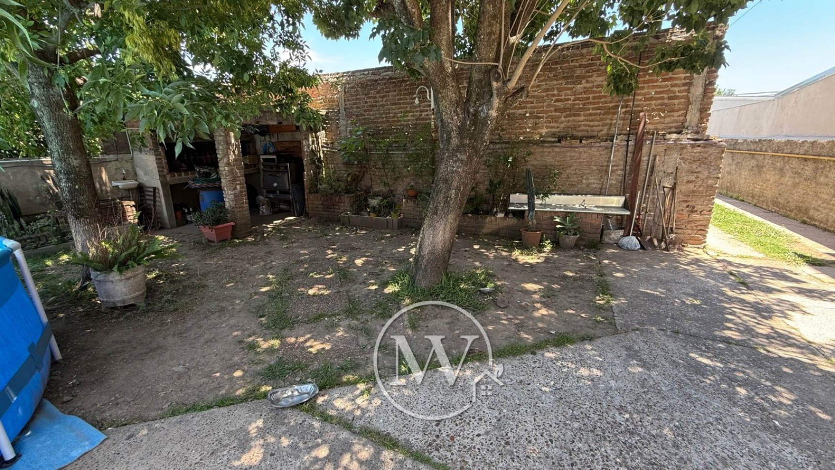 CASA DE 3 DORM, PATIO Y COCHERA, ZONA GAZZANO