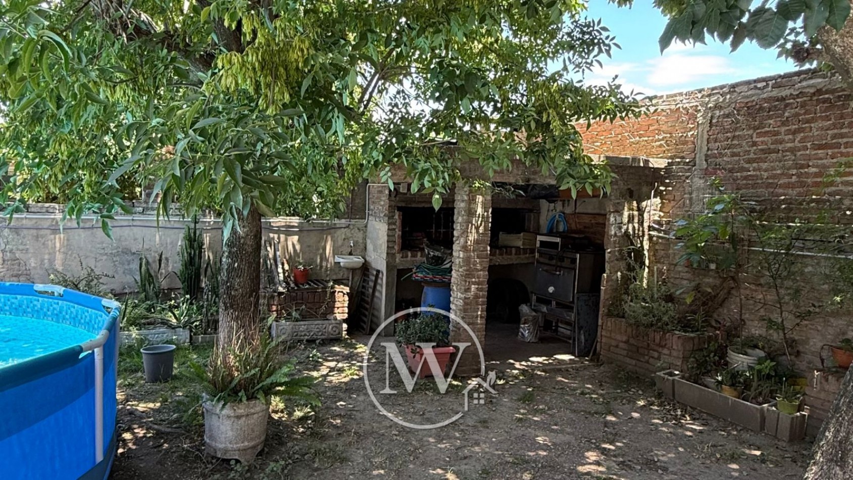 CASA DE 3 DORM, PATIO Y COCHERA, ZONA GAZZANO