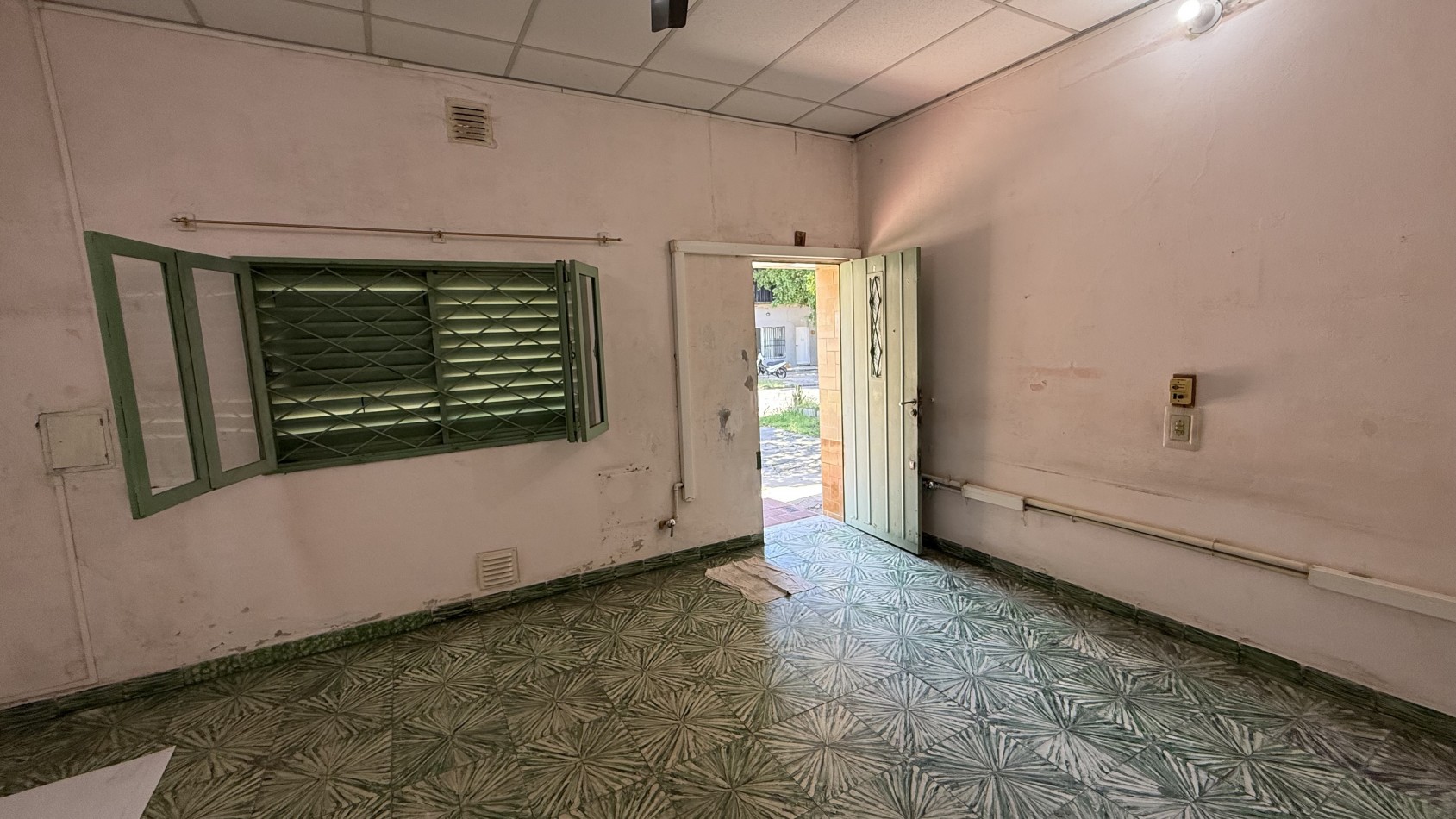 CASA DE 2 DORMITORIOS A MODERNIZAR,  ¡OPORTUNIDAD!