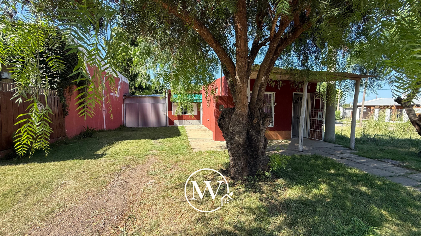 Casa Apta Credito en San Benito. 2 Dorm, fondo y cochera.