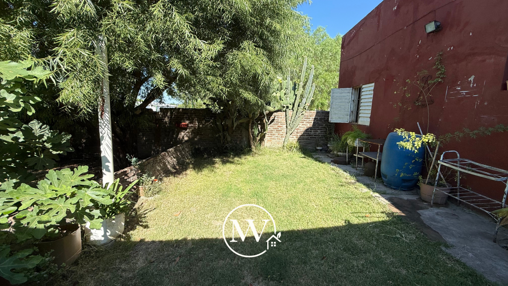 Casa Apta Credito en San Benito. 2 Dorm, fondo y cochera.