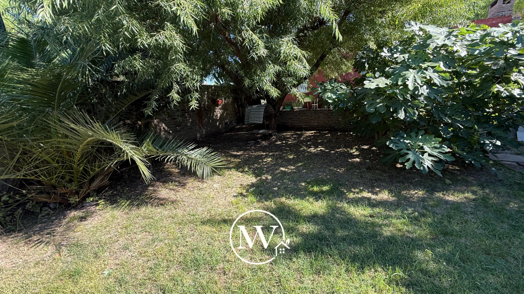 Casa Apta Credito en San Benito. 2 Dorm, fondo y cochera.