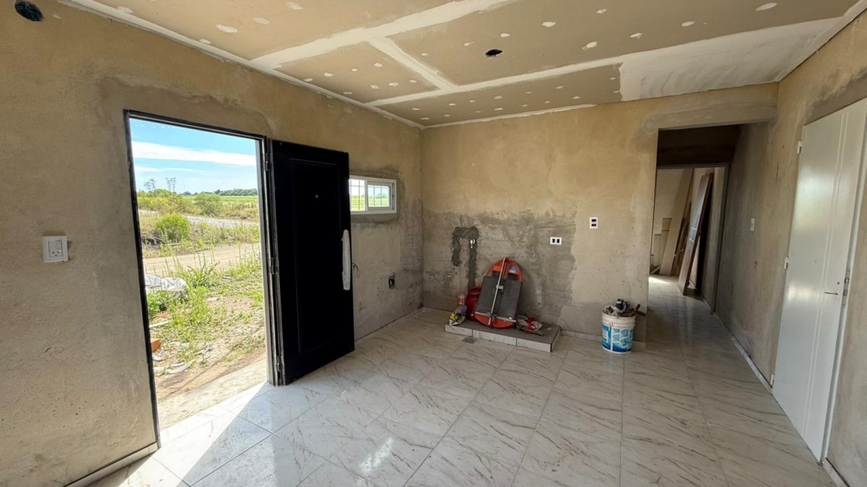 CASA/QUINTA CON PISCINA EN COLONIA ENSAYO A ESTRENAR