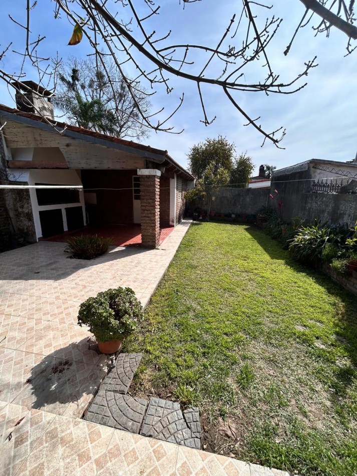 CASA 3 DORM Y COCHERA EN ZONA EJERCITO