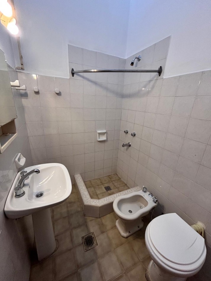 CASA 3 DORM Y COCHERA EN ZONA EJERCITO