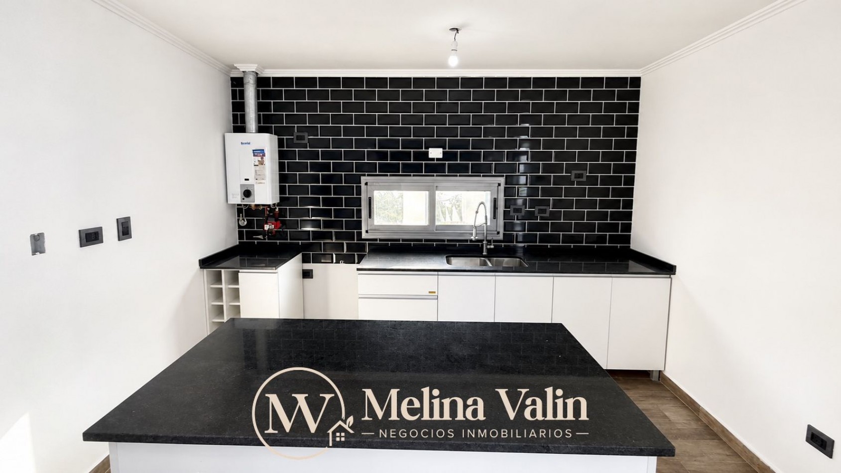 CASA PREMIUM EN ZONA SUR, 3 DORM, COCHERA Y PATIO