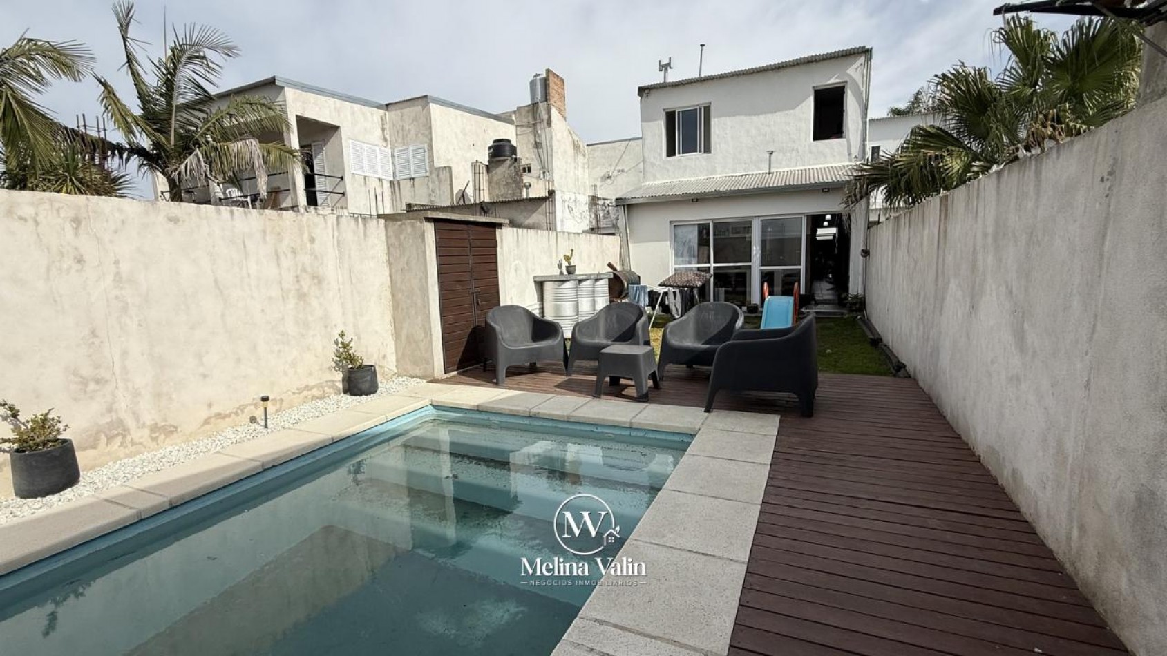 DUPLEX EN ORO VERDE, 2 DORM, COCHERA, PATIO Y PISCINA,
