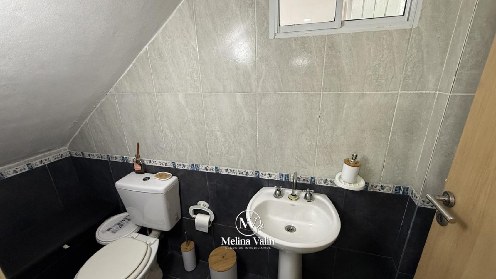 DUPLEX EN ORO VERDE, 2 DORM, COCHERA, PATIO Y PISCINA,