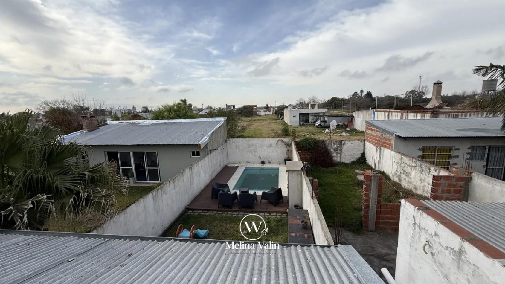 DUPLEX EN ORO VERDE, 2 DORM, COCHERA, PATIO Y PISCINA,