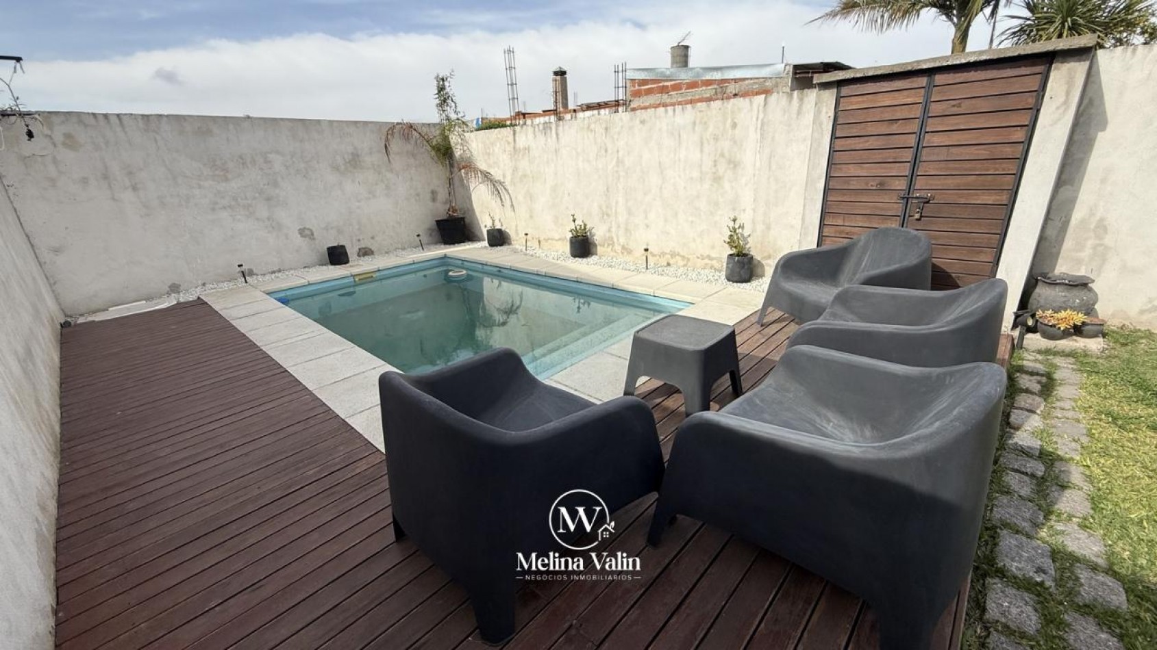 DUPLEX EN ORO VERDE, 2 DORM, COCHERA, PATIO Y PISCINA,