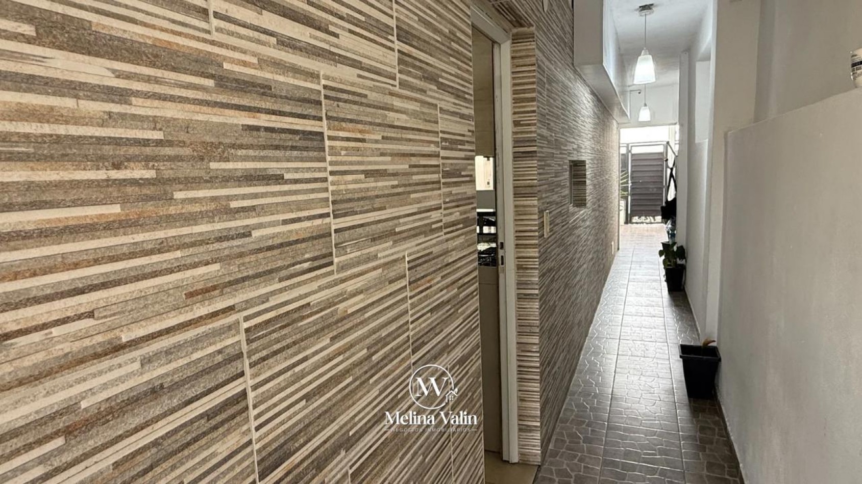 DUPLEX EN ORO VERDE, 2 DORM, COCHERA, PATIO Y PISCINA,