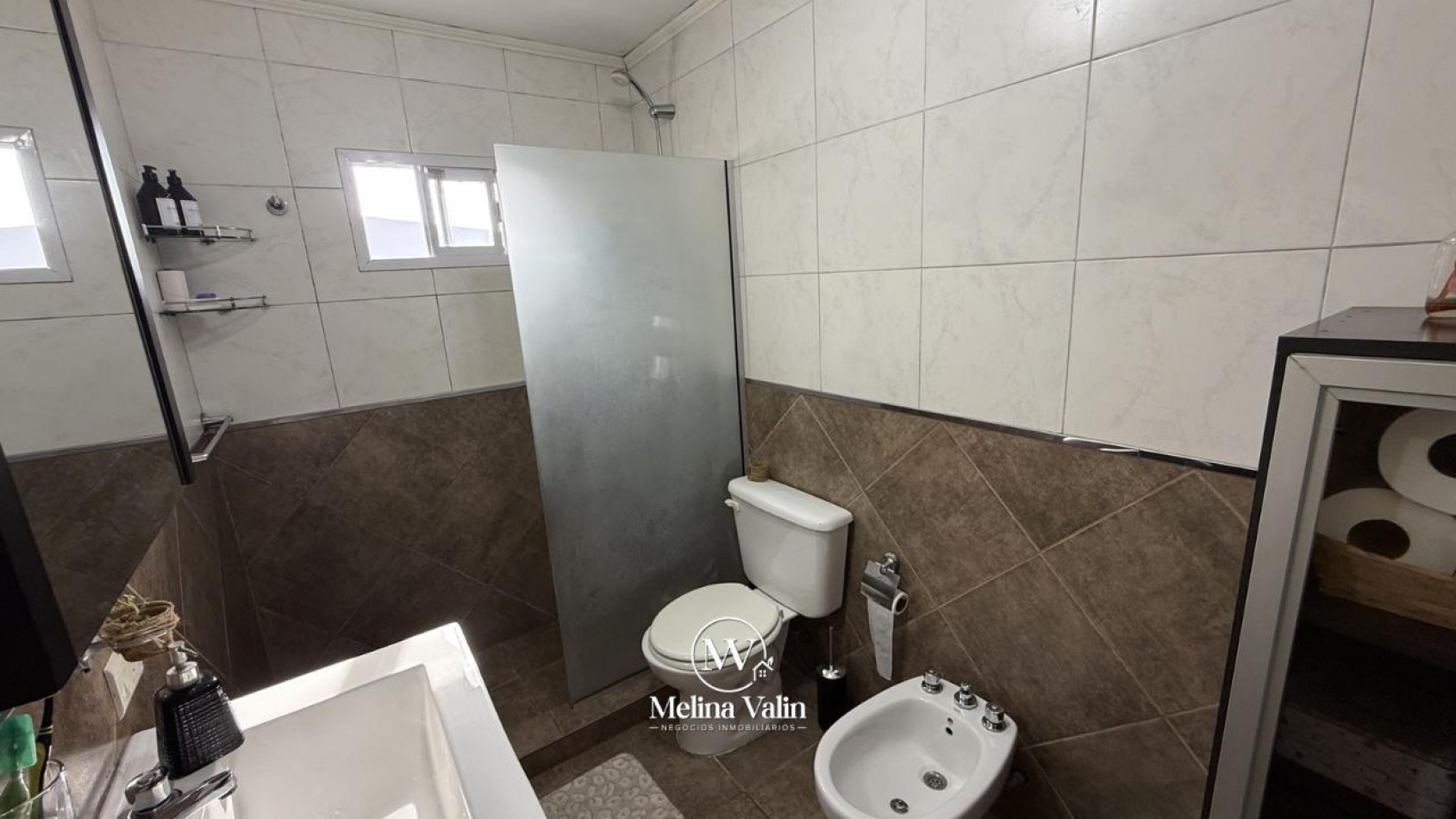 DUPLEX EN ORO VERDE, 2 DORM, COCHERA, PATIO Y PISCINA,
