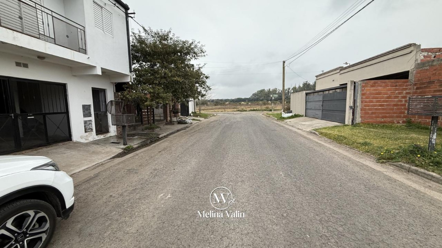 DUPLEX EN ORO VERDE, 2 DORM, COCHERA, PATIO Y PISCINA,