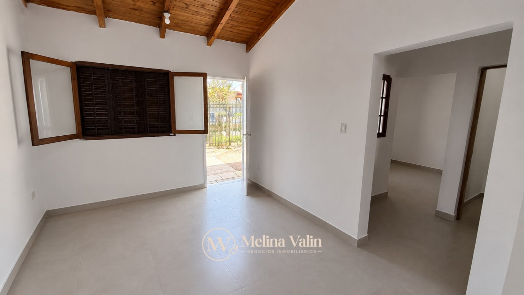 CASA DE 2 DORM, COCHERA Y PATIECITO VERDE EN PARANA, ZONA ZANNI Y LARRALDE