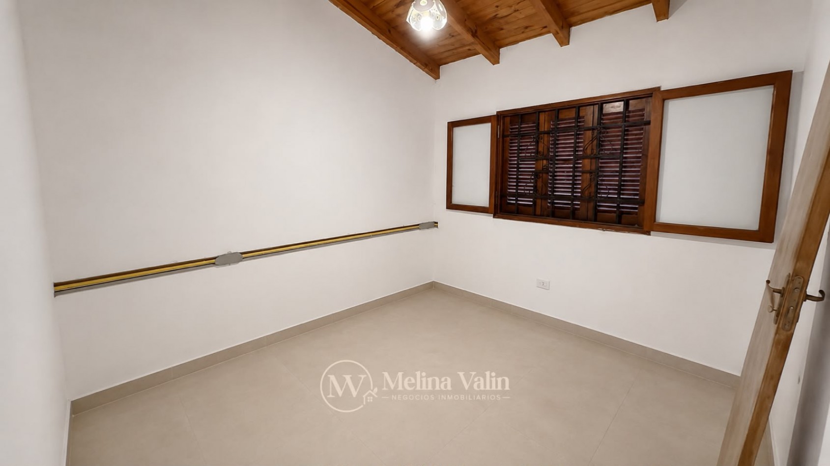 CASA DE 2 DORM, COCHERA Y PATIECITO VERDE EN PARANA, ZONA ZANNI Y LARRALDE