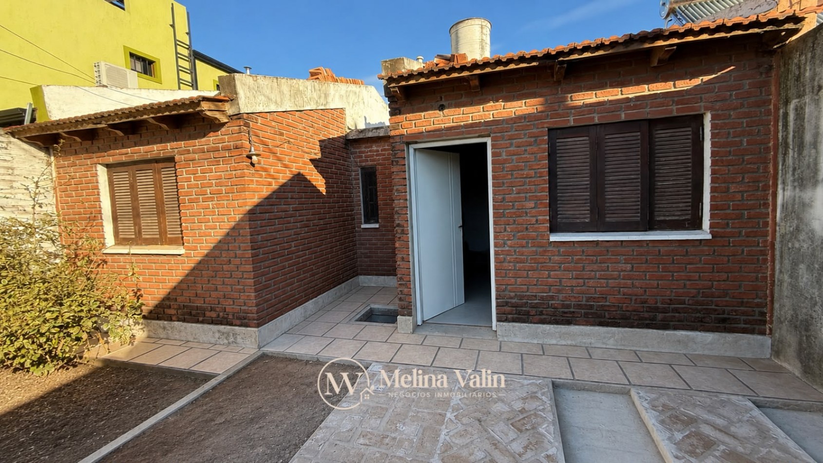 CASA DE 2 DORM, COCHERA Y PATIECITO VERDE EN PARANA, ZONA ZANNI Y LARRALDE
