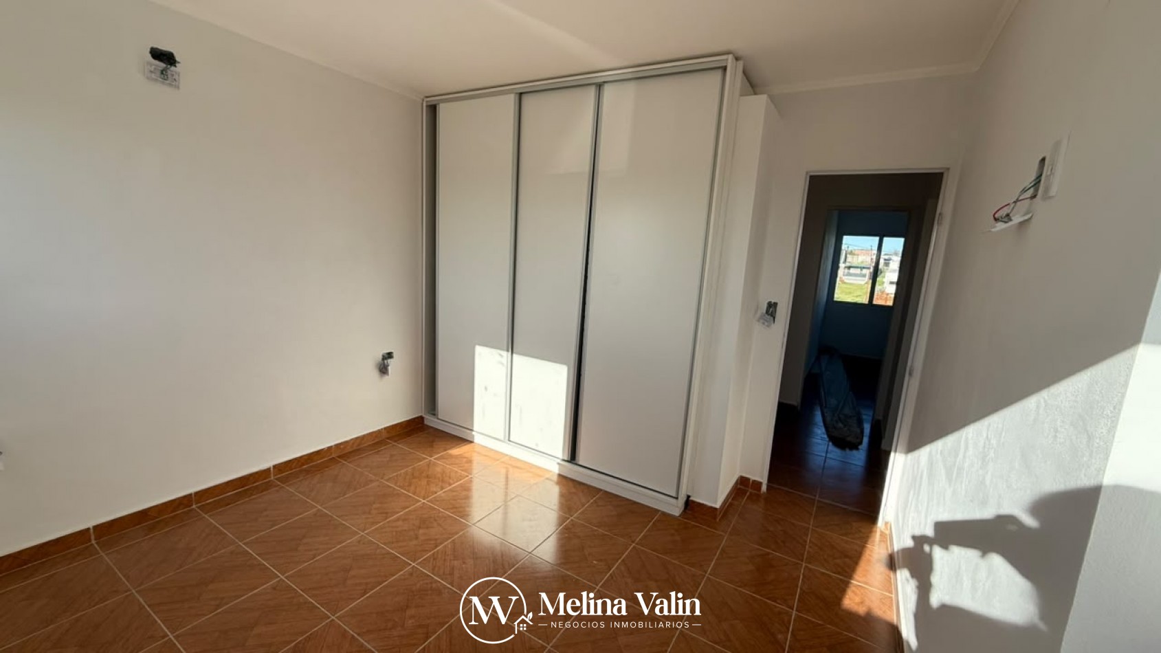 SE ALQUILA DUPLEX DE 3 DORMITORIOS EN ORO VERDE, A ESTRENAR.