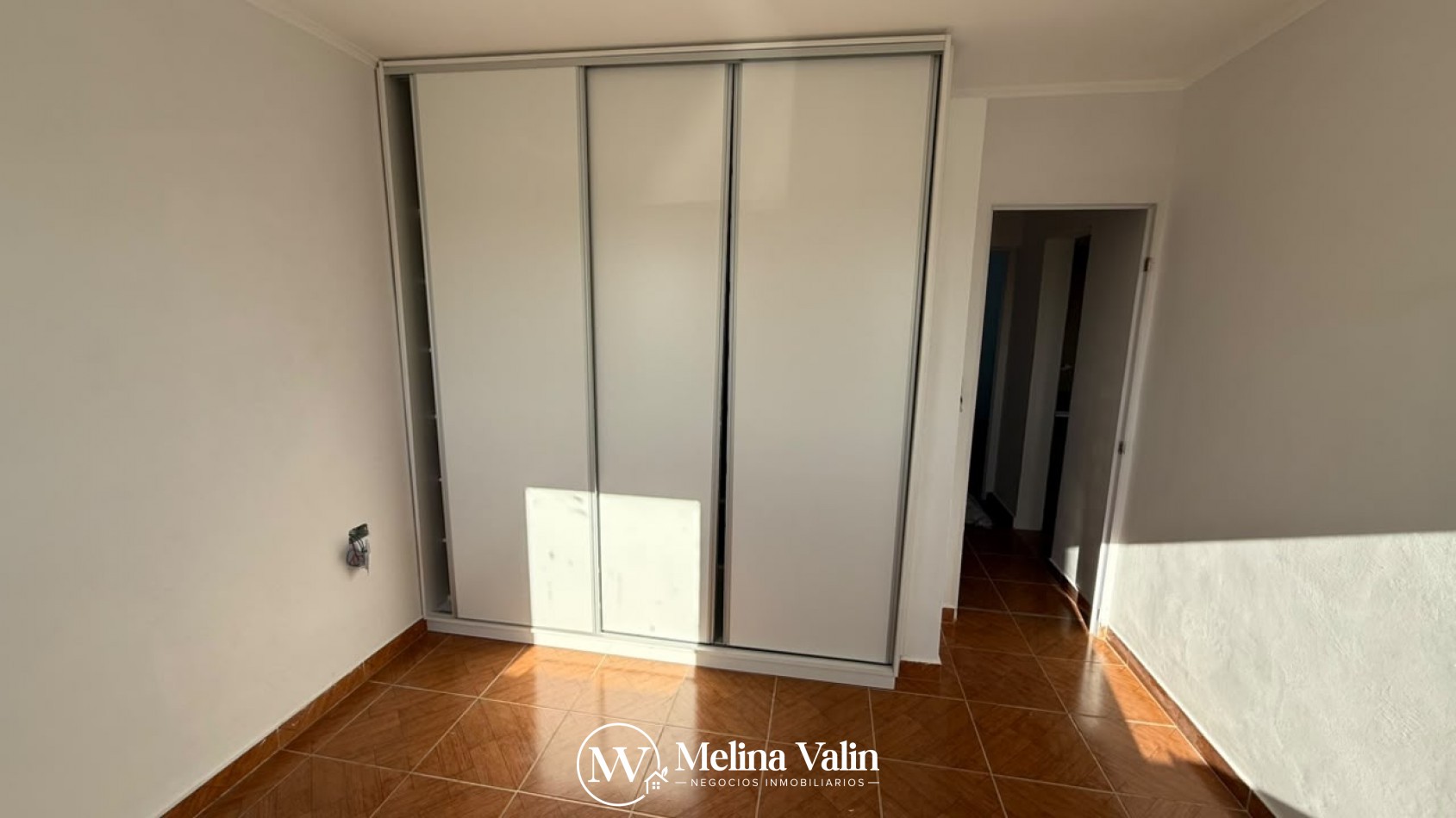 SE ALQUILA DUPLEX DE 3 DORMITORIOS EN ORO VERDE, A ESTRENAR.