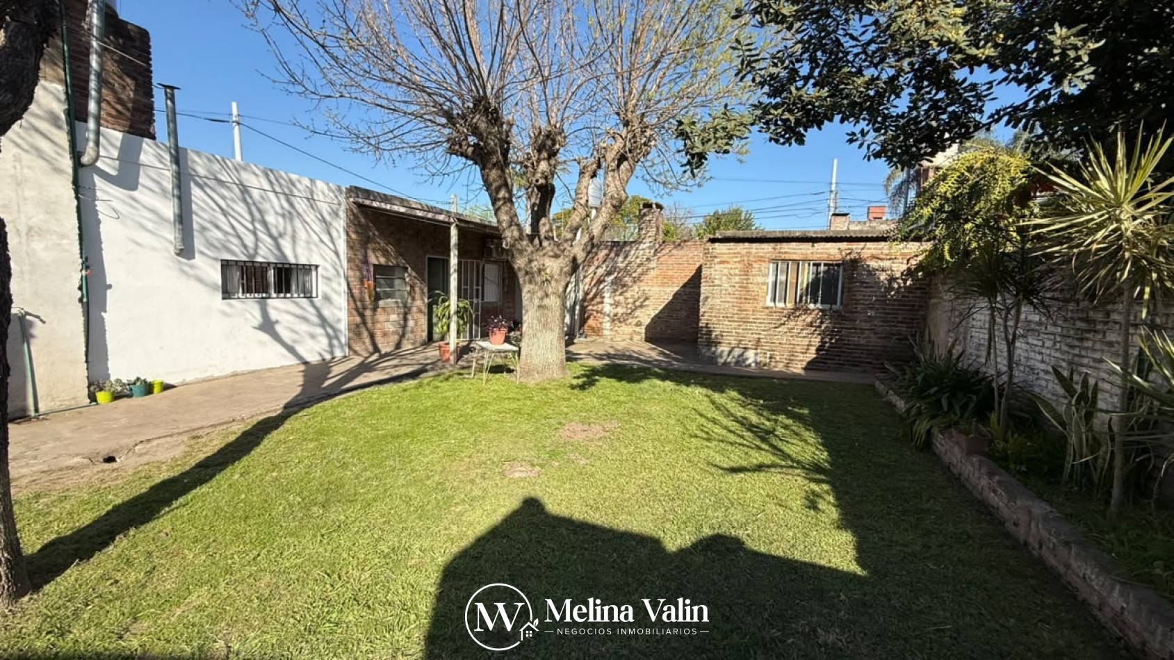EN VENTA | CASA DE 3 DORMITORIOS- Barrio Santa Lucia 