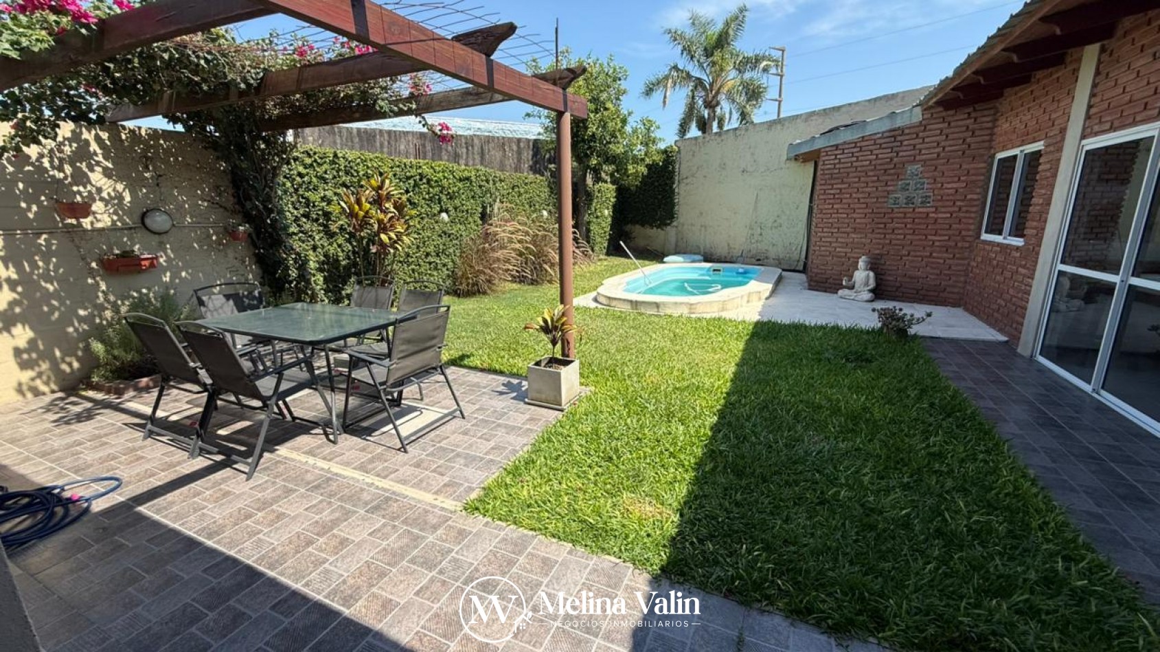 CASA PREMIUM DE 3 DORM, PISCINA, Y COCHERA DOBLE
