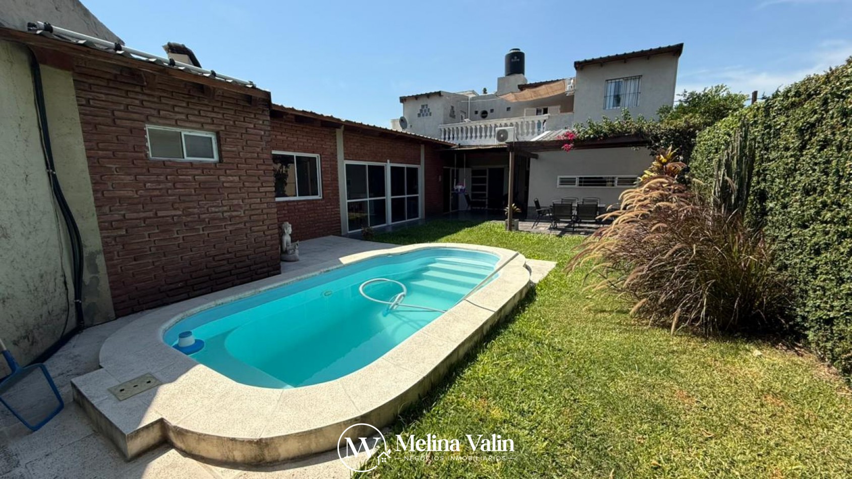 CASA PREMIUM DE 3 DORM, PISCINA, Y COCHERA DOBLE