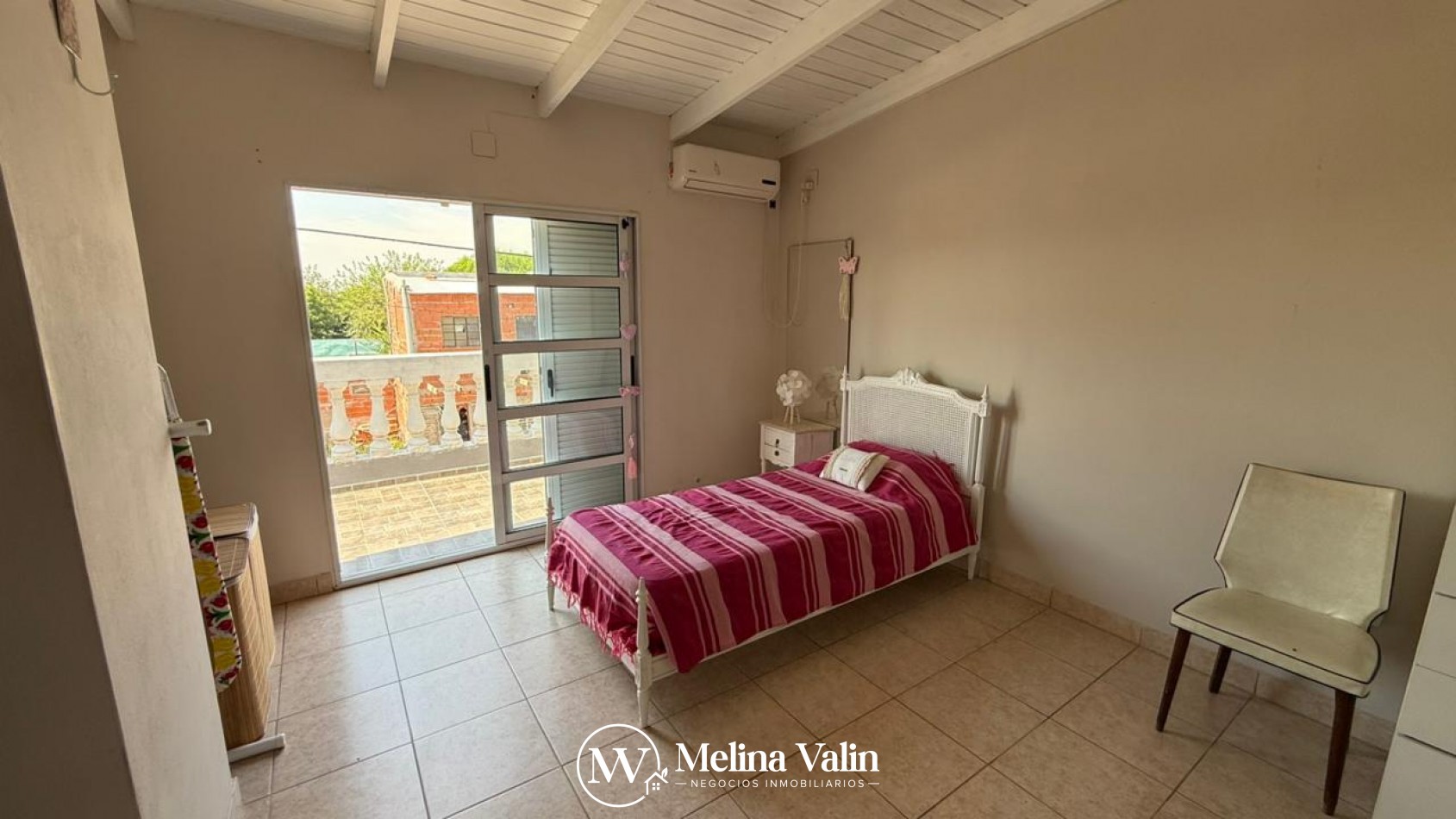 CASA PREMIUM DE 3 DORM, PISCINA, Y COCHERA DOBLE