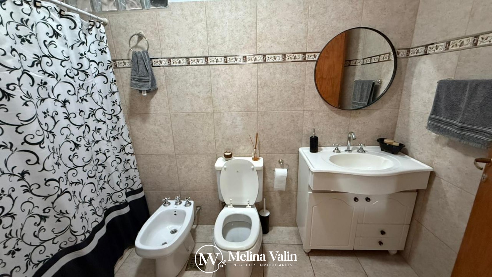 CASA PREMIUM DE 3 DORM, PISCINA, Y COCHERA DOBLE