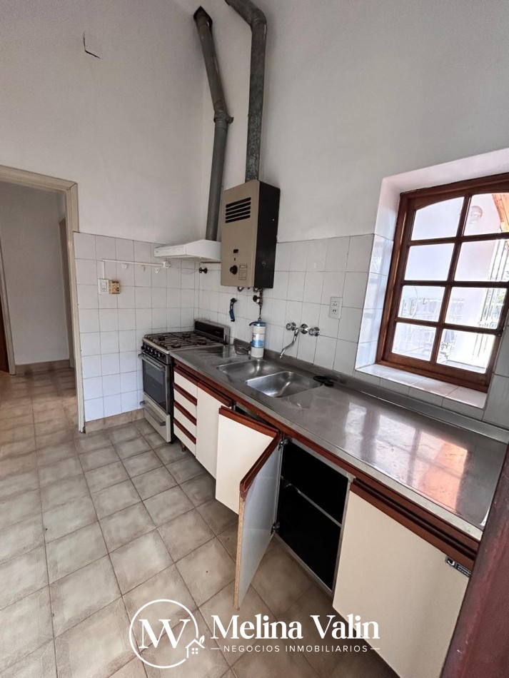 CASA 3 DORM Y COCHERA EN ZONA EJERCITO