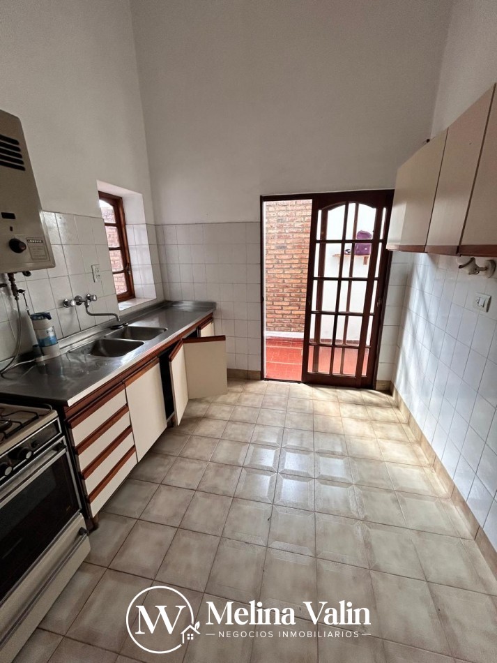 CASA 3 DORM Y COCHERA EN ZONA EJERCITO