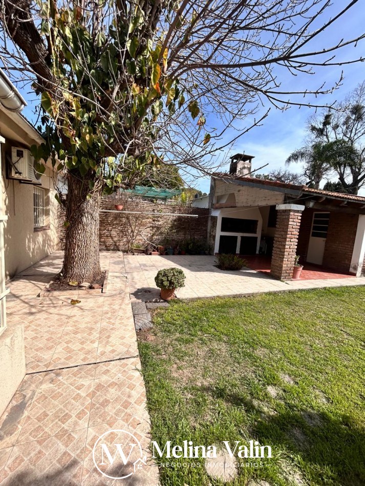 CASA 3 DORM Y COCHERA EN ZONA EJERCITO