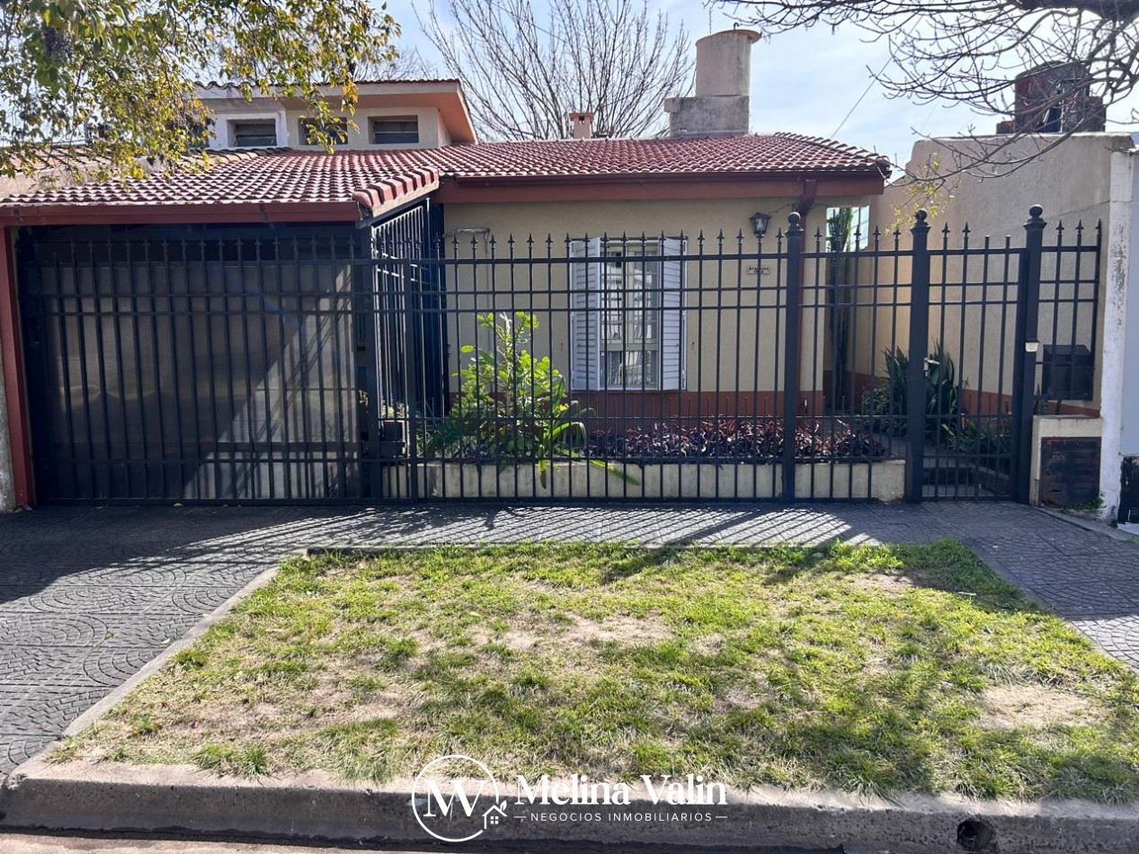 CASA 3 DORM Y COCHERA EN ZONA EJERCITO