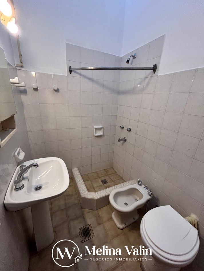 CASA 3 DORM Y COCHERA EN ZONA EJERCITO