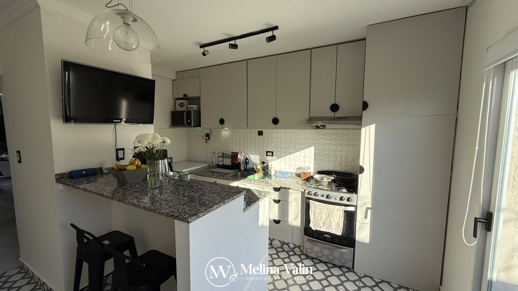 SE VENDE MODERNO DUPLEX 3 DORM EN ZONA CHURRUARIN Y RIO NEGRO.