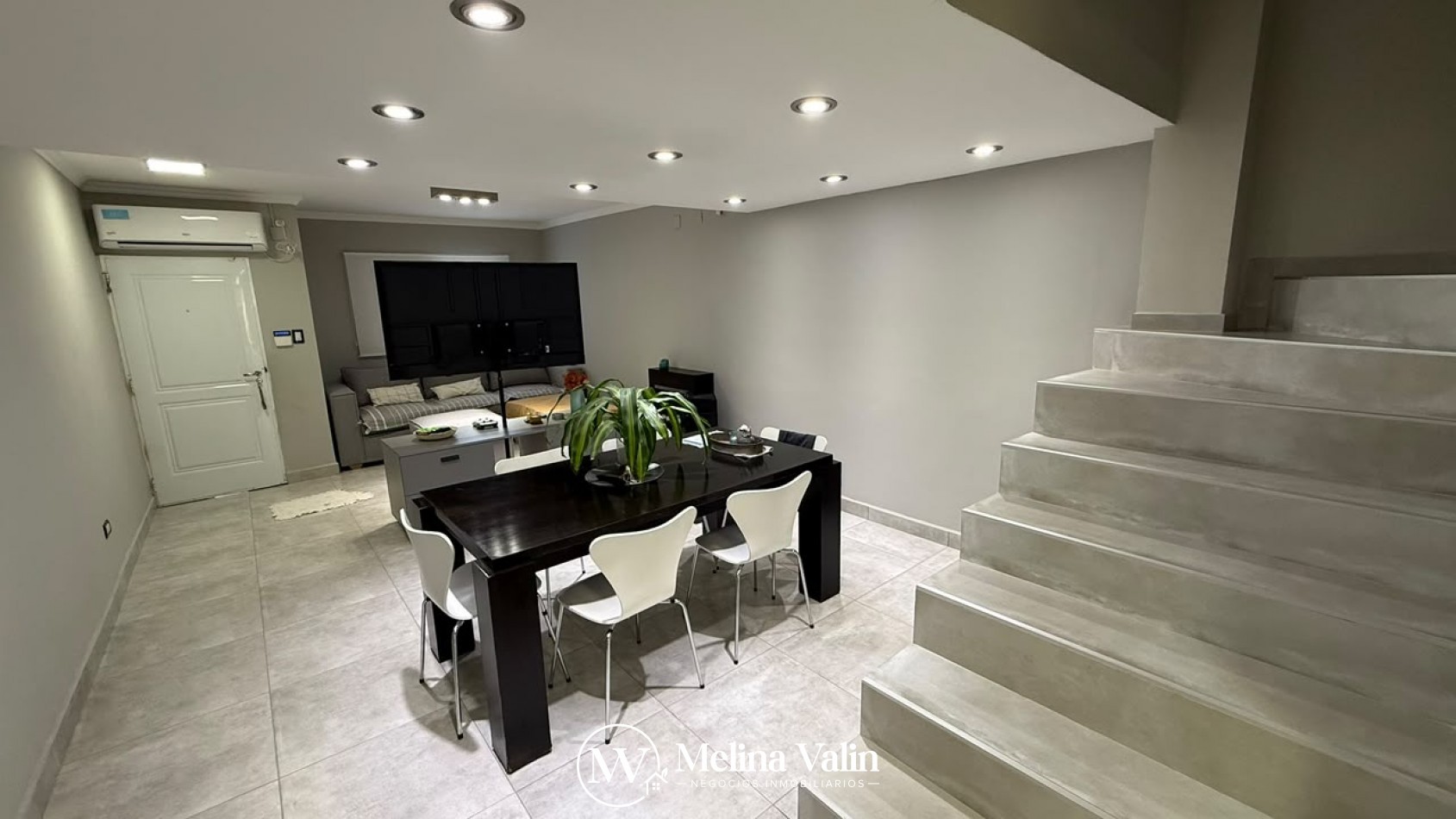 SE VENDE MODERNO DUPLEX 3 DORM EN ZONA CHURRUARIN Y RIO NEGRO.