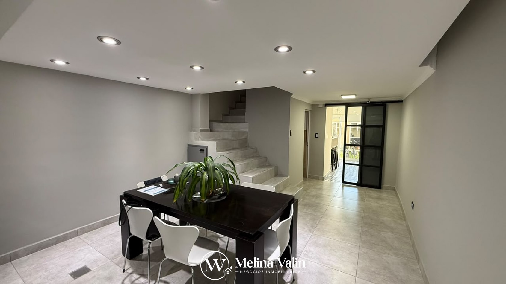 SE VENDE MODERNO DUPLEX 3 DORM EN ZONA CHURRUARIN Y RIO NEGRO.