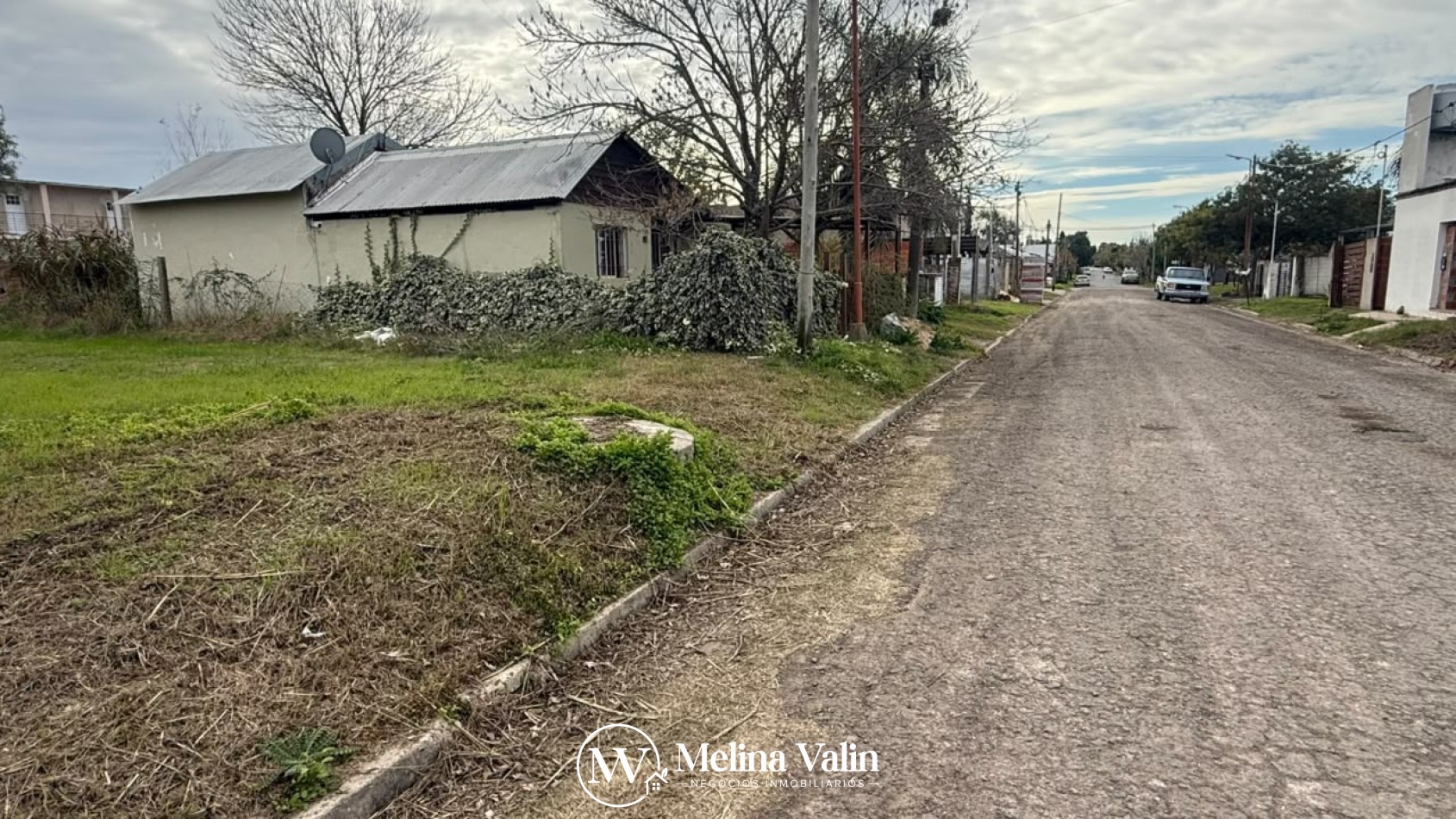 TERRENO EN ORO VERDE, CALLE LOS CANARIOS, SUP DE 700 M2.