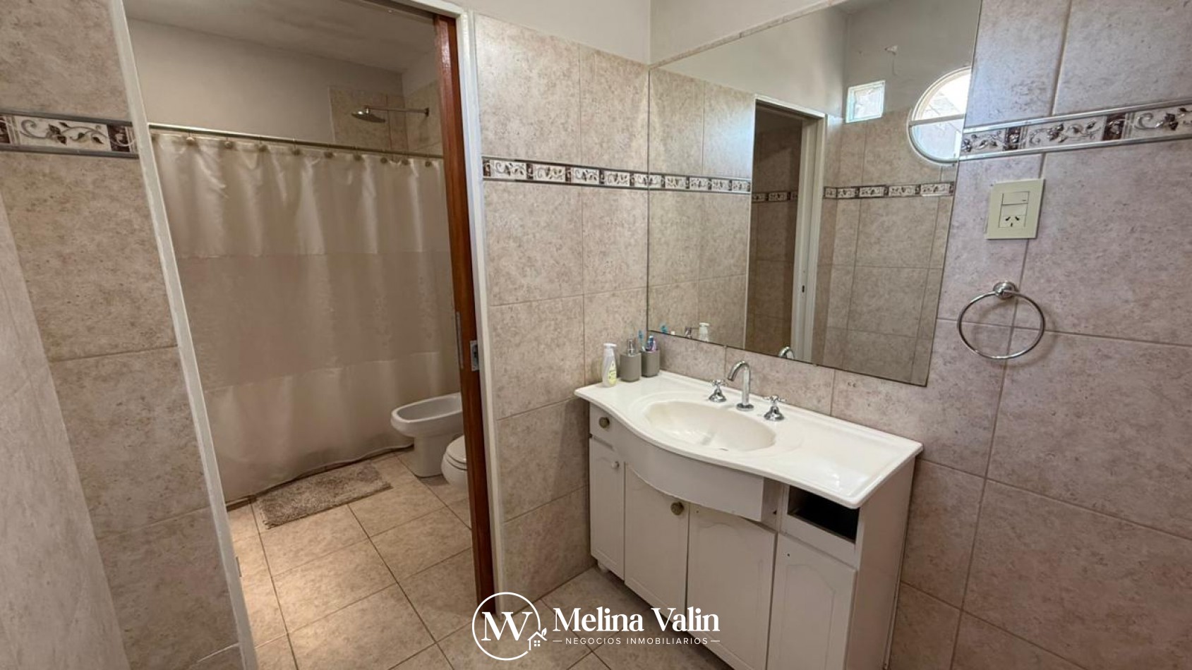 CASA PREMIUM DE 3 DORM, PISCINA, Y COCHERA DOBLE