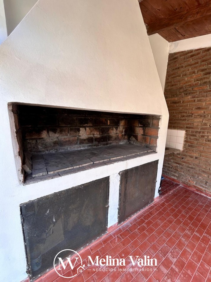 CASA 3 DORM Y COCHERA EN ZONA EJERCITO