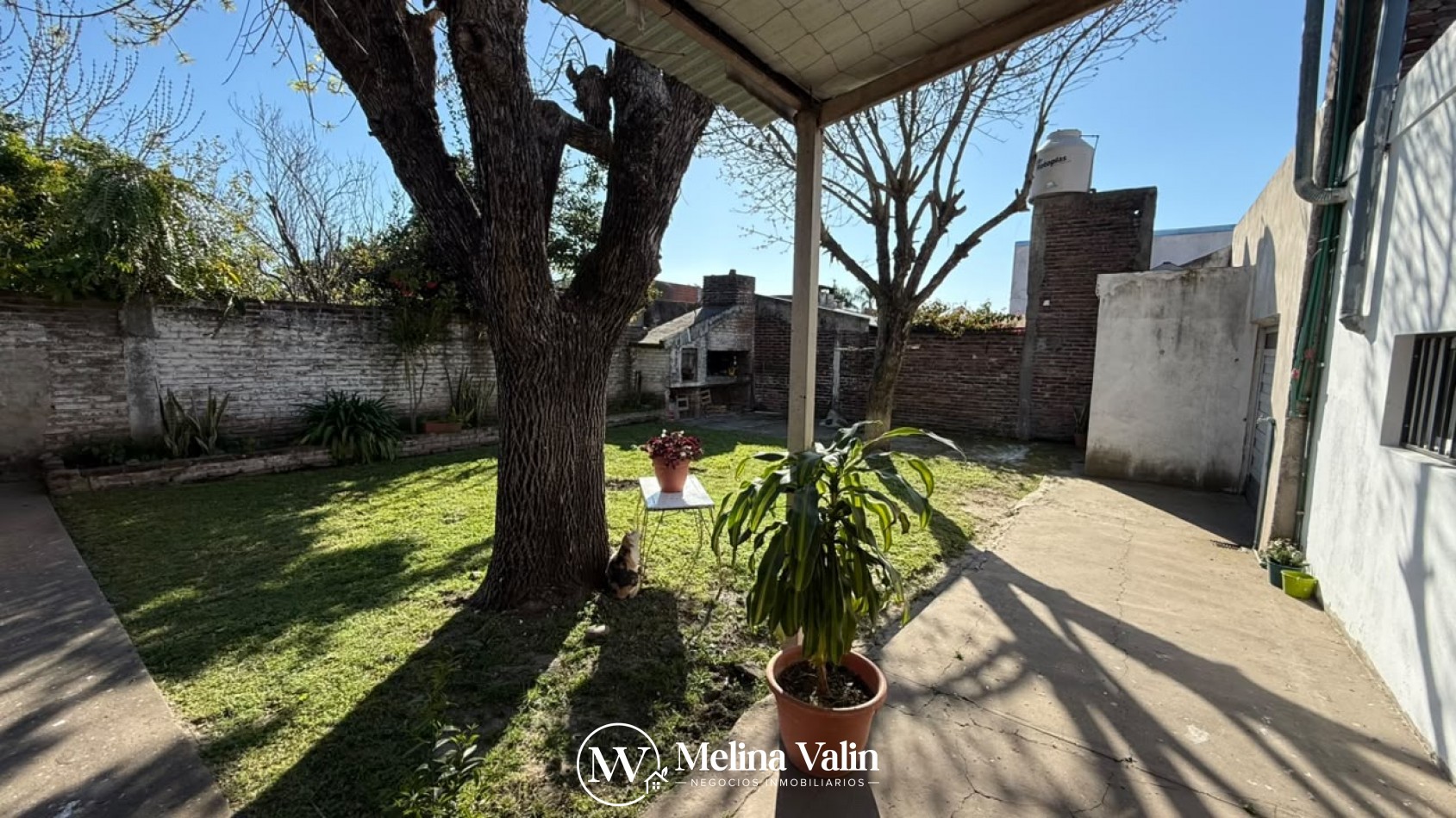 EN VENTA | CASA DE 3 DORMITORIOS- Barrio Santa Lucia 