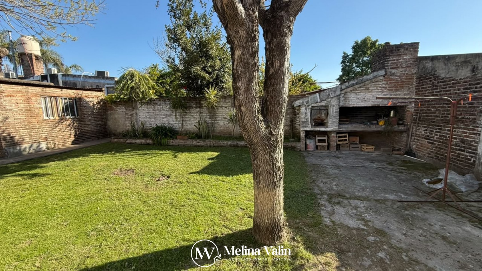 EN VENTA | CASA DE 3 DORMITORIOS- Barrio Santa Lucia 
