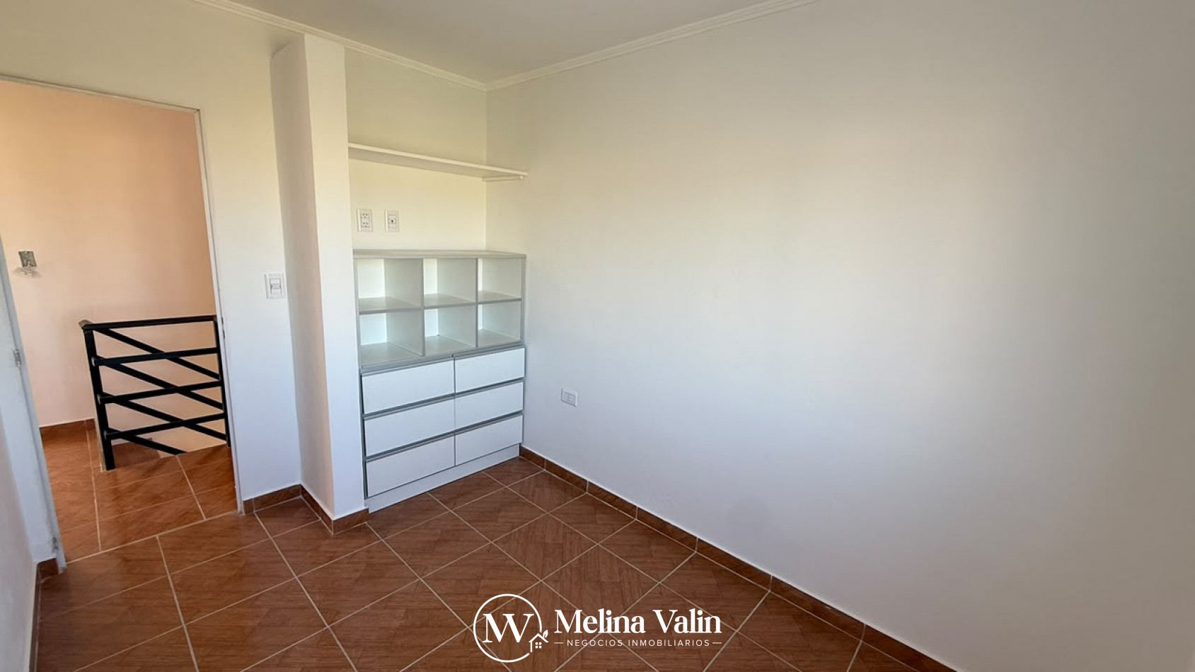 SE ALQUILA DUPLEX DE 3 DORMITORIOS EN ORO VERDE, A ESTRENAR.