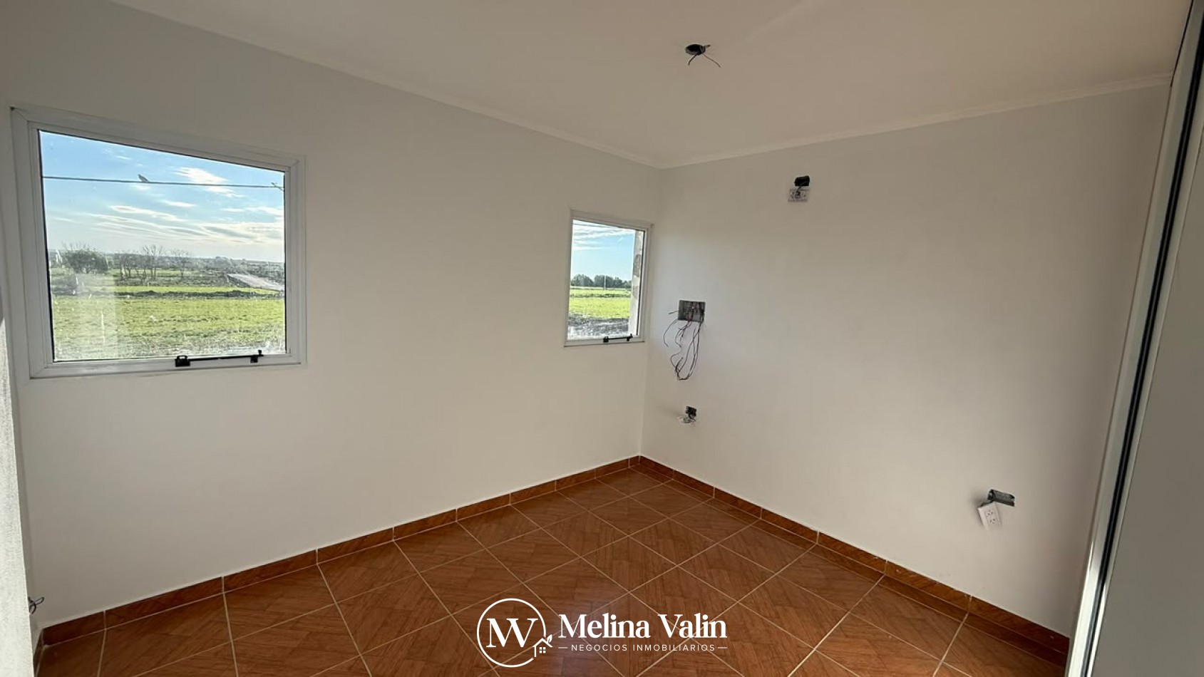 SE ALQUILA DUPLEX DE 3 DORMITORIOS EN ORO VERDE, A ESTRENAR.