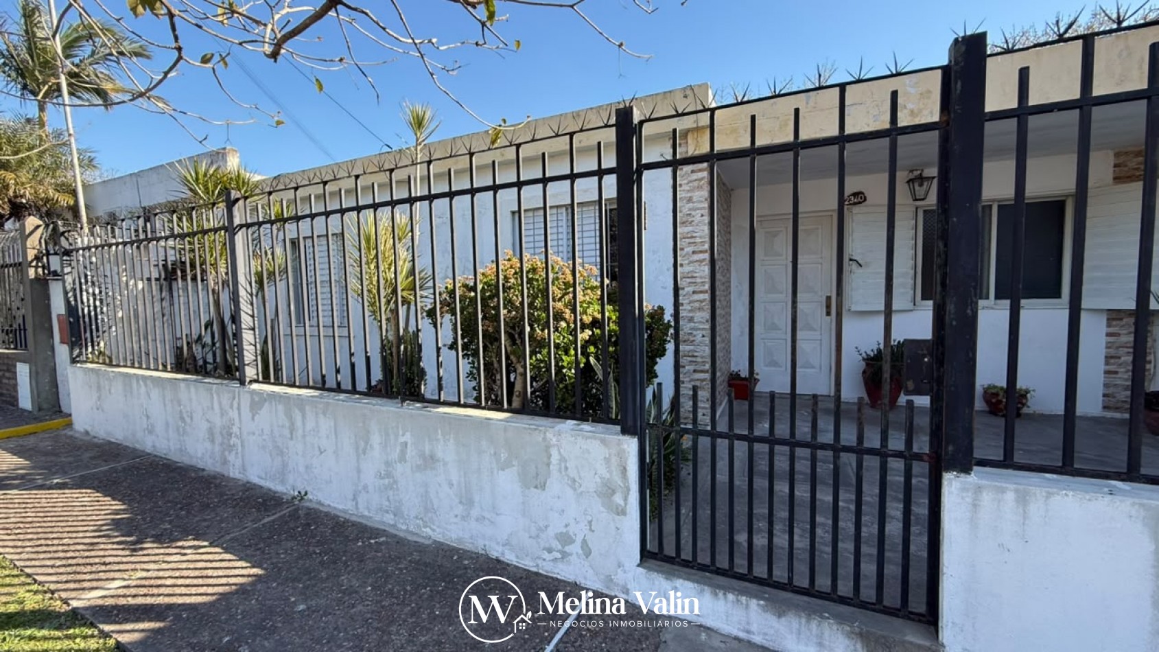 EN VENTA | CASA DE 3 DORMITORIOS- Barrio Santa Lucia 