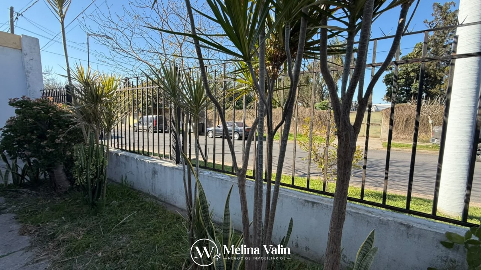 EN VENTA | CASA DE 3 DORMITORIOS- Barrio Santa Lucia 