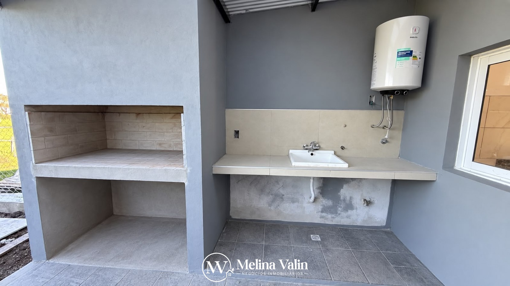 SE ALQUILA DUPLEX DE 3 DORMITORIOS EN ORO VERDE, A ESTRENAR.