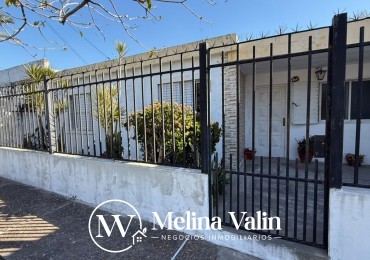 EN VENTA | CASA DE 3 DORMITORIOS- Barrio Santa Lucia 